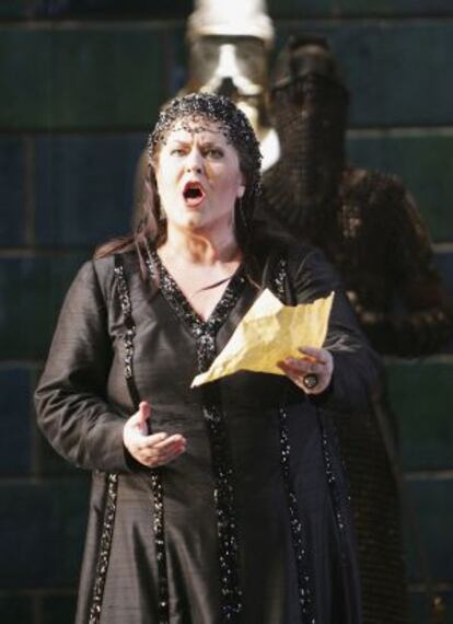 La soprano sudafricana Elizabeth Connell interpretando 'Nabucco', de Verdi, en la Ópera de Sidney en 2005