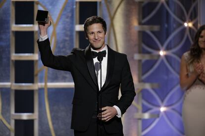 Andy Samberg recoge el premio a mejor actor de televisión, categoría comedia o musical, por 'Brooklyn Nine-Nine', serie novata en los Globos de Oro.