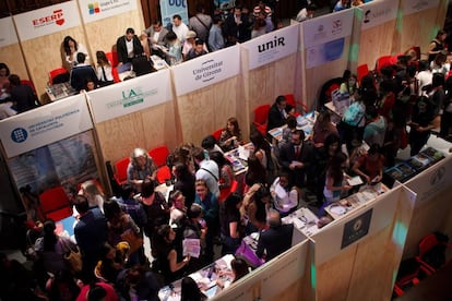 Participantes de la feria &#039;Estudia y Descubre Espa&ntilde;a&#039;.