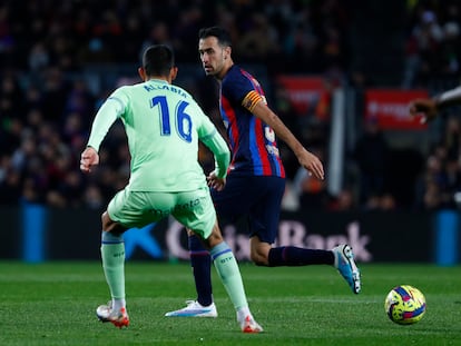 Sergio Busquets durante el partido de la Liga entre el Barcelona y el Getafe en el Camp Nou el domingo.
