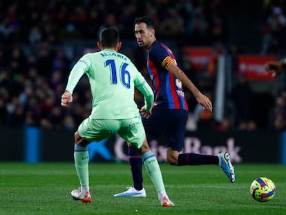 Sergio Busquets durante el partido de la Liga entre el Barcelona y el Getafe en el Camp Nou el domingo.