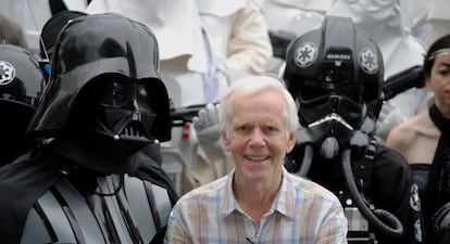 El actor Jeremy Bulloch, en el festival Metr&oacute;poli de Gij&oacute;n, junto con Darth Vader. 