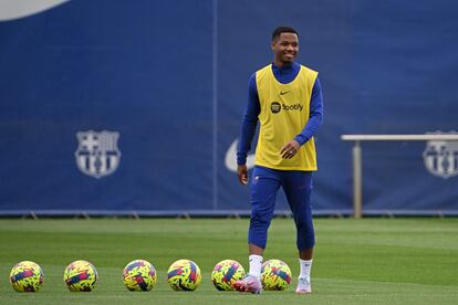 Ansu Fati durante un entrenamiento con el Barcelona, este mes de marzo en la ciudad deportiva del club.