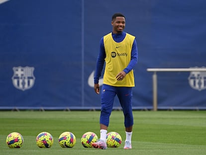 Ansu Fati durante un entrenamiento con el Barcelona, este mes de marzo en la ciudad deportiva del club.