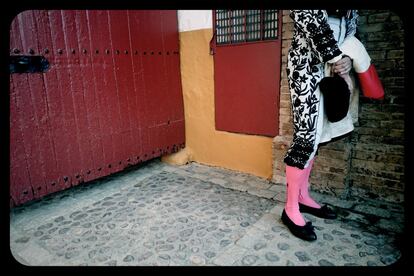 Un torero de la cuadrilla de 'El Juli' momentos antes de salir al ruedo.