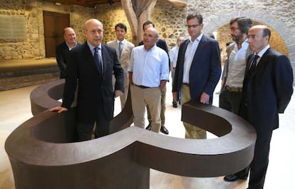 En primer término, el ministro de Educación, José Ignacio Wert, (izquierda), Ignacio Chillida y Antonio Basagoiti, junto a otros dirigentes populares.
