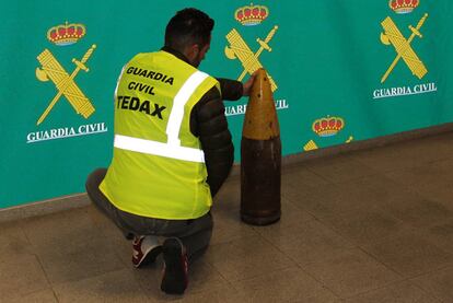 Proyectil militar hallado en una vivienda de Ponteareas.
