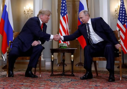 Trump y Putin en su reunión de este lunes.
