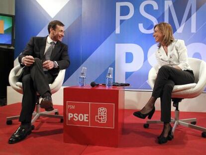 Reunión de Carmen Chacón, con los delegados del PSM liderados por Tomás Gómez.