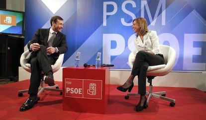 Reunión de Carmen Chacón, con los delegados del PSM liderados por Tomás Gómez.