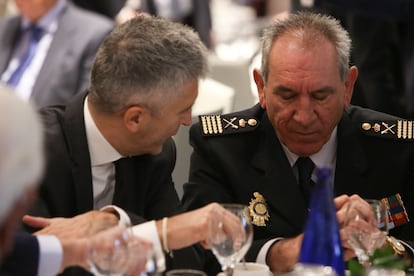 Interior asegura que conoció la denuncia a las seis de la tarde, pero investiga si el círculo del exjefe de la Policía encubrió el caso de violación 