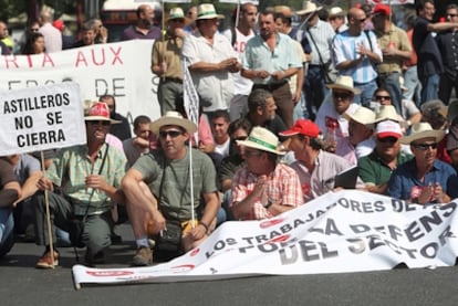 La plantilla de Astilleros hoy en Sevilla, en su manifestación para reclamar una solución a la Junta.