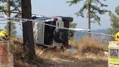 El tot terreny bolcat al lloc de l'accident.