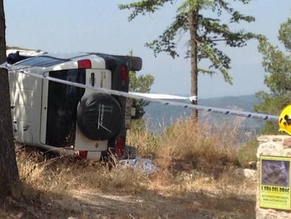 El tot terreny bolcat al lloc de l'accident.