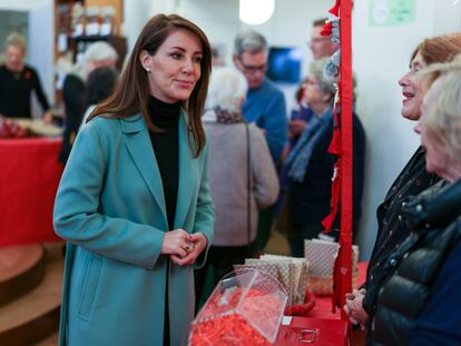 La princesa Marie de Dinamarca, en una visita a un mercado navideño en París en 2022.