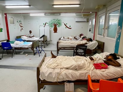 El 40% de los pacientes graves ingresados en el último mes son mujeres y niños. 
