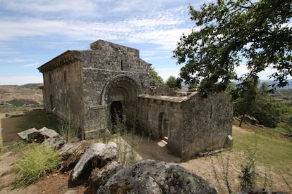 Iglesia románica de São Salvador de Ansiães, en el valle del Duero en Portugal.