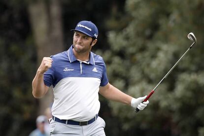 Rahm celebra un eagle en el hoyo 8.