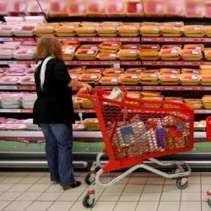 Dos clientes en un supermercado