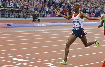 Mo Farah, en el momento de cruzar la línea de meta.