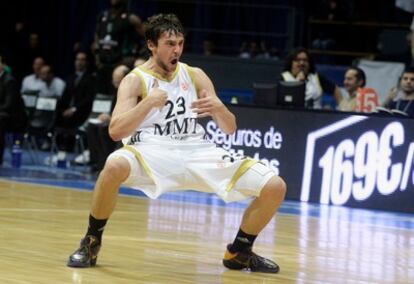 Sergio Llull celebra un triple en el último segundo ante el Montepaschi Siena