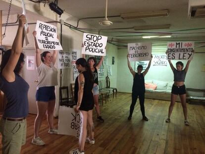 Activistas de Femen durante un entrenamiento sobre tácticas de resistencia activa pero pacífica.