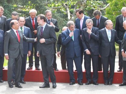 El presidente de Santander, Emilio Botín, conversa con el presidente del Gobierno, Mariano Rajoy.
