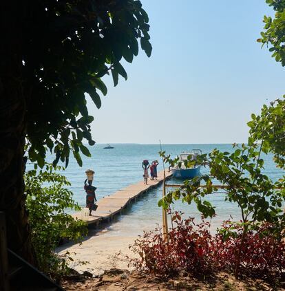 El turismo aumentaba en los últimos años en el archipiélago Bijagós, sobre todo en islas como Bubaque y Orango. Aún así sigue siendo la región con mayor índice de pobreza de todo el país, según el Segundo Documento de Estrategia Nacional de Reducción de la Pobreza en Guinea Bissau. El país está en el puesto 178 (de 189) del Indíce de Desarrollo Humano 2019. Es decir, uno de los 12 más pobres del mundo.