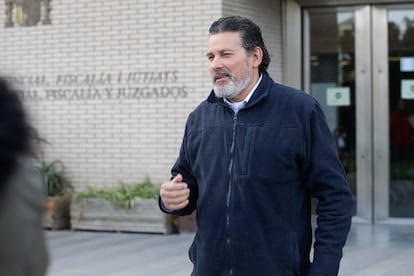 Paco Guerrero, ganador de seis millones de euros de la Bonoloto, frente a los juzgados