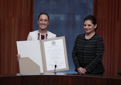 Claudia Sheinbaum recibe la constancia de mayoría en el Tribunal Federal Electoral, este jueves en Ciudad de México.