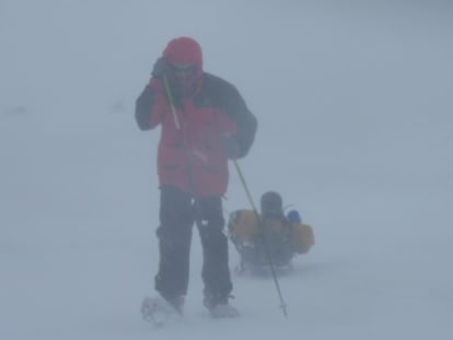 Ramon Larramendi, un miembro de la expedición, a solo 10 metros de la cámara.