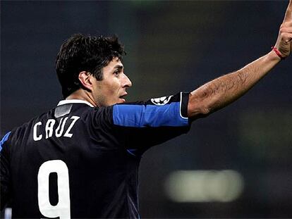 El argentino del Inter Julio Cruz celebra su segundo gol ante el Spartak de Moscú.