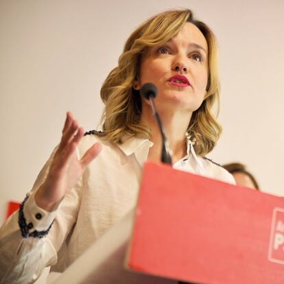 La portavoz del Gobierno y ministra de Educación, Pilar Alegría, durante una rueda de prensa, en la sede del PSOE de Aragón, a 24 de enero de 2025, en Zaragoza, Aragón (España). Pilar Alegría ha anunciado hoy que será la próxima secretaria general del PSOE Aragón tras haber retirado su oponente en las primarias, el diputado autonómico Darío Villagrasa, su candidatura. Por tanto, no se celebrarán primarias y el Congreso Regional tendrá lugar el próximo mes de marzo.
24 ENERO 2025;PSOE;ARAGÓN;SECRETARIA;PRIMARIAS;ELECCIONES
Marcos Cebrián / Europa Press
24/01/2025