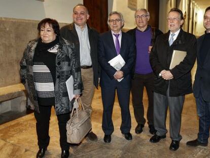 Participantes en la mesa organizada por la federación de vecinos.