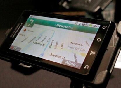 El teléfono móvil Droid va equipado con GPS de Google.