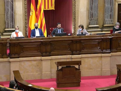 D'esquerra a dreta, Francesc Codina, Dolors Montserrat, Ernest Benach, Roger Torrent, Concepció Ferrer i Manuela de Madre. 