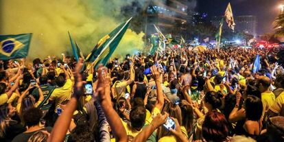 Eleitores comemoram vitória de Bolsonaro