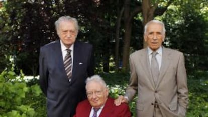 Fernando Álvarez de Miranda, José Federico de Carvajal y Carlos María Brú, en una foto del pasado junio.