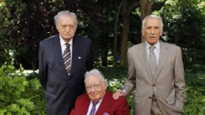 Fernando Álvarez de Miranda, José Federico de Carvajal y Carlos María Brú, en una foto del pasado junio.