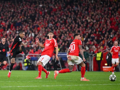 Raphinha remata a gol y logra el tanto de la victoria del Barça en Lisboa