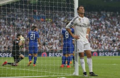 Cristiano Ronaldo se lamenta durante el partido.