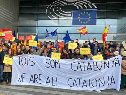 Protesta en diciembre ante la Eurocámara en Bruselas contra la ley de amnistía.