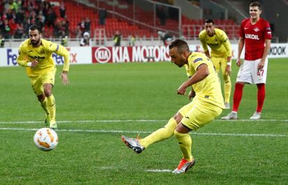 Santi Cazorla marca de penalti el empate en el minuto 95.