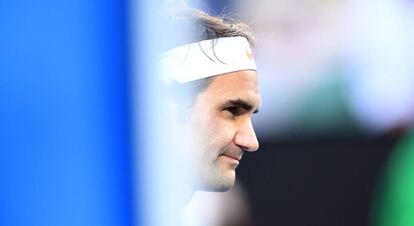 Federer, durante el partido contra Wawrinka en Melbourne.