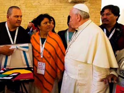 Pan, tierra y hogar: palabra de Papa