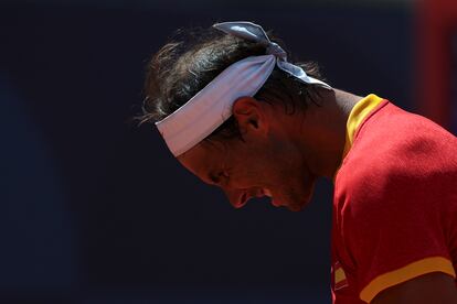 Gesto de Rafa Nadal durante su partido ante el serbio Novak Djokovic.
