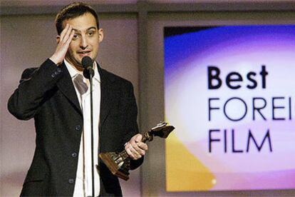 Alejandro Amenabar, al recoger su Premio Spirit en Santa Mónica.