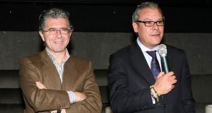 Francisco Granados y José Miguel Moreno, en la fiesta de Navidad del PP en 2010.