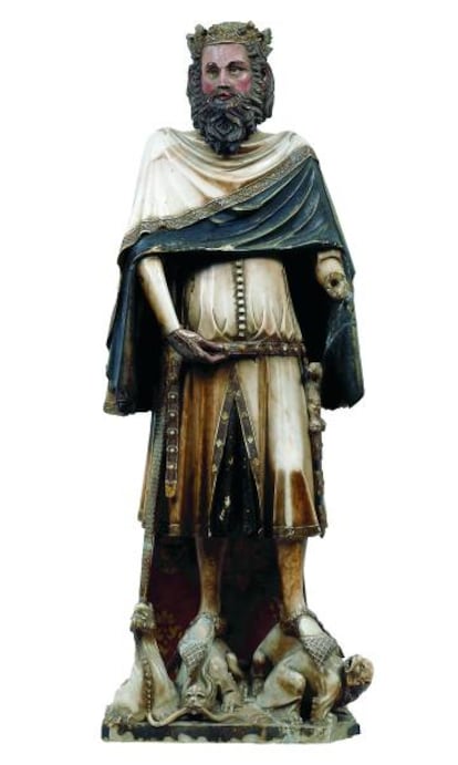 Escultura de Jaume Cascalls San Carlomagno, en el museo de la catedral de Girona (1345)
