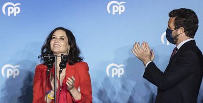 Isabel Díaz Ayuso y Pablo Casado celebran la victoria electoral de la presidenta de Madrid, el 4 de mayo de 2021.